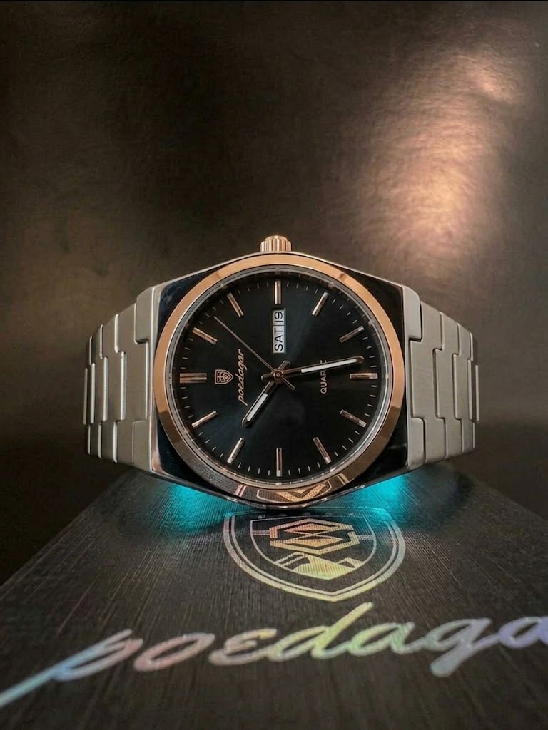 Primer plano de la esfera negra del reloj CLASSIC 930 Black Rose